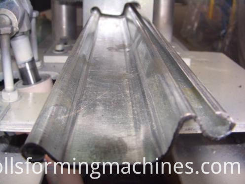 เครื่องขึ้นรูปม้วนเกลือชัตเตอร์ - ระบบตัด 2 Garage Shutter Doors Making Machine